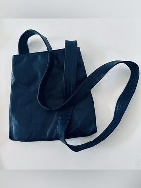 COCCINELLE Italy Navy Leather 2 Expandable Sections Zip EUC 9.5”H x 10”W x 5”D